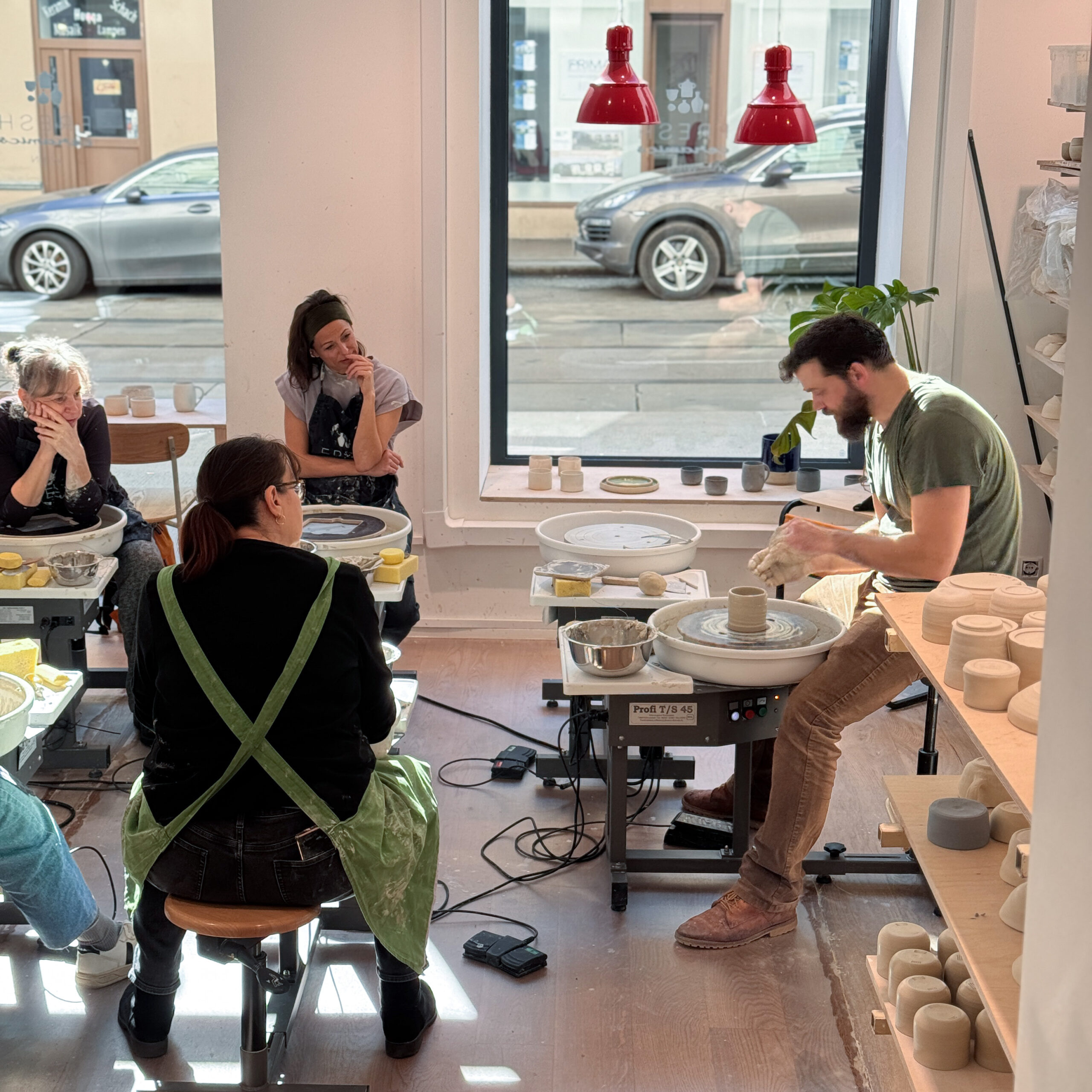 Advanced Wheel Throwing X-Small Group (Only in Neubau) *5-Week Course with Josef