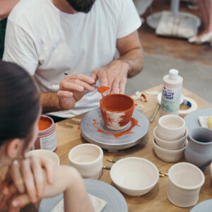 Intensivkurs Töpferscheibe – Spin, Trim & Glaze (12+)
